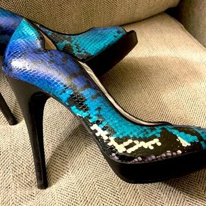Teal snakeskin stilettos 🔥